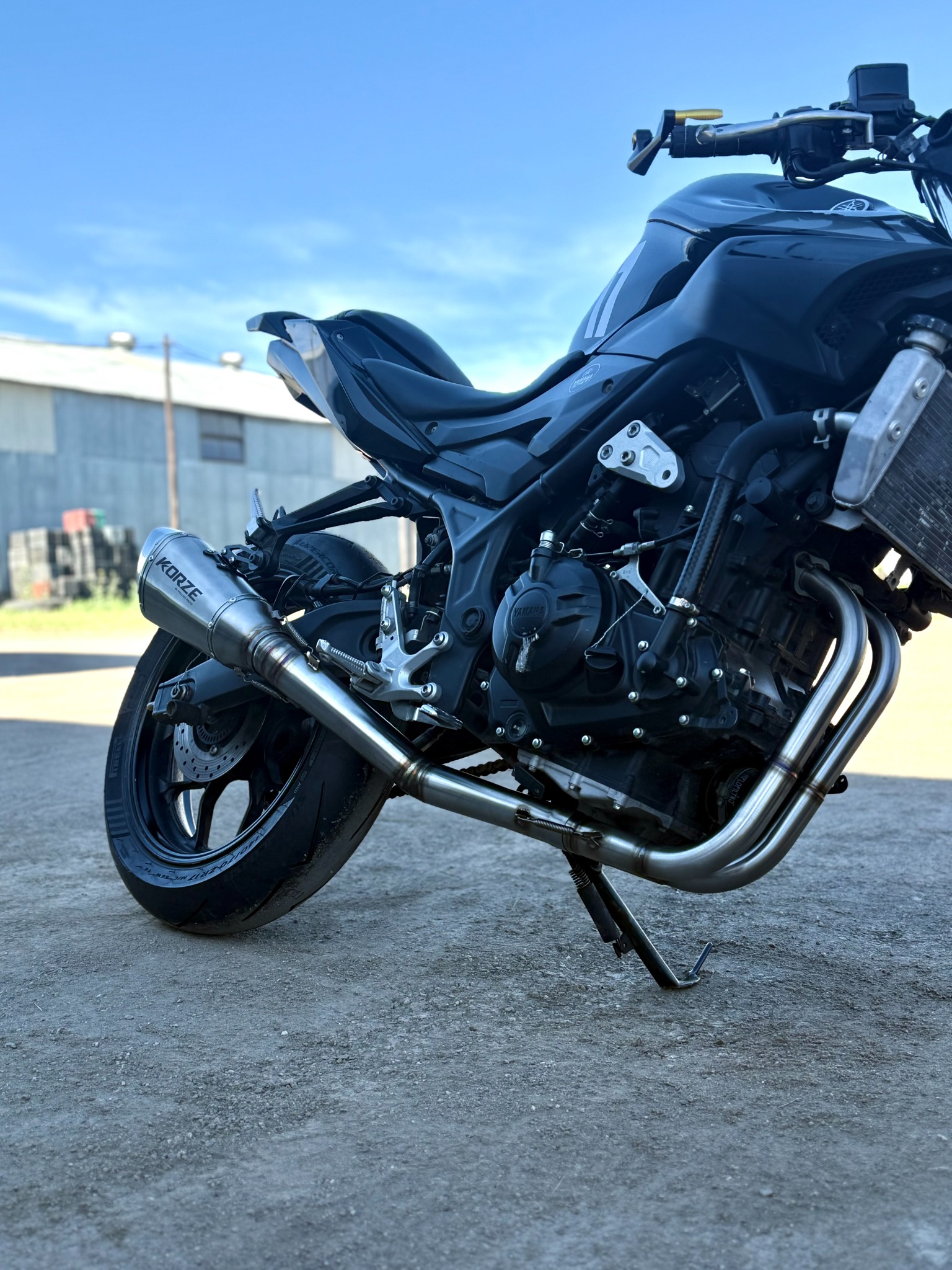 Yamaha MT-03 equipada con Full System Korze